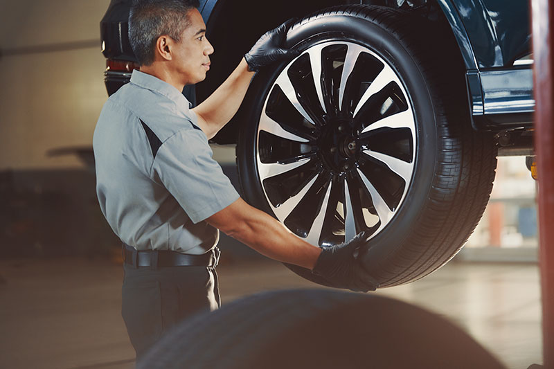 Servicetechmountingtire