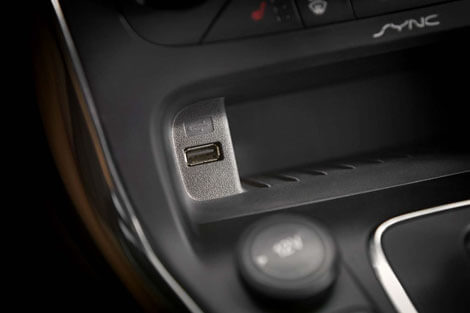 2018 Ford Focus SMART CHARGING USB PORTS (TWO) 2018 Ford Focus SMART CHARGING USB PORTS (TWO)