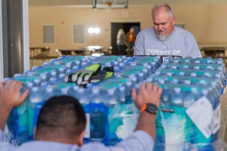 Web 12 13 21 December Tornadoes Truck Unload2k3a2264 1536x1024 770x513