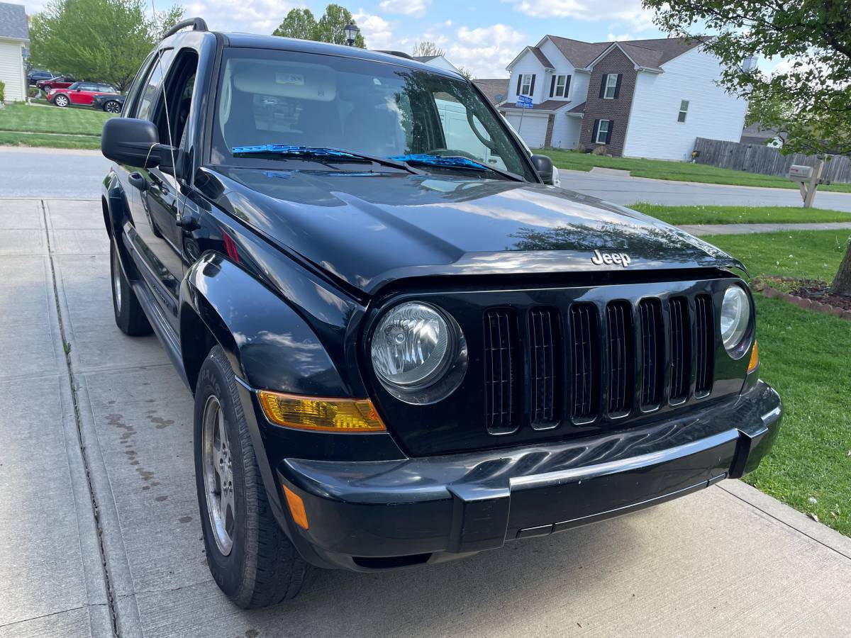 There's More Than One Jeep 1995 Jeep Wrangler vs 2005 Jeep Liberty
