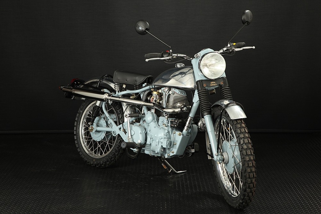 09 Royal Enfield Scambler Fron