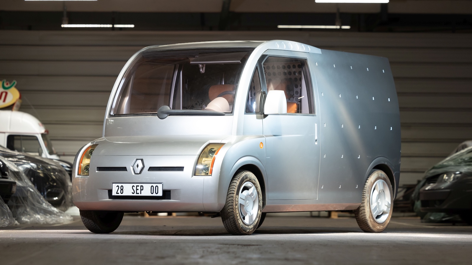 090 2000 Renault Opérandi Inv 8240 (1)