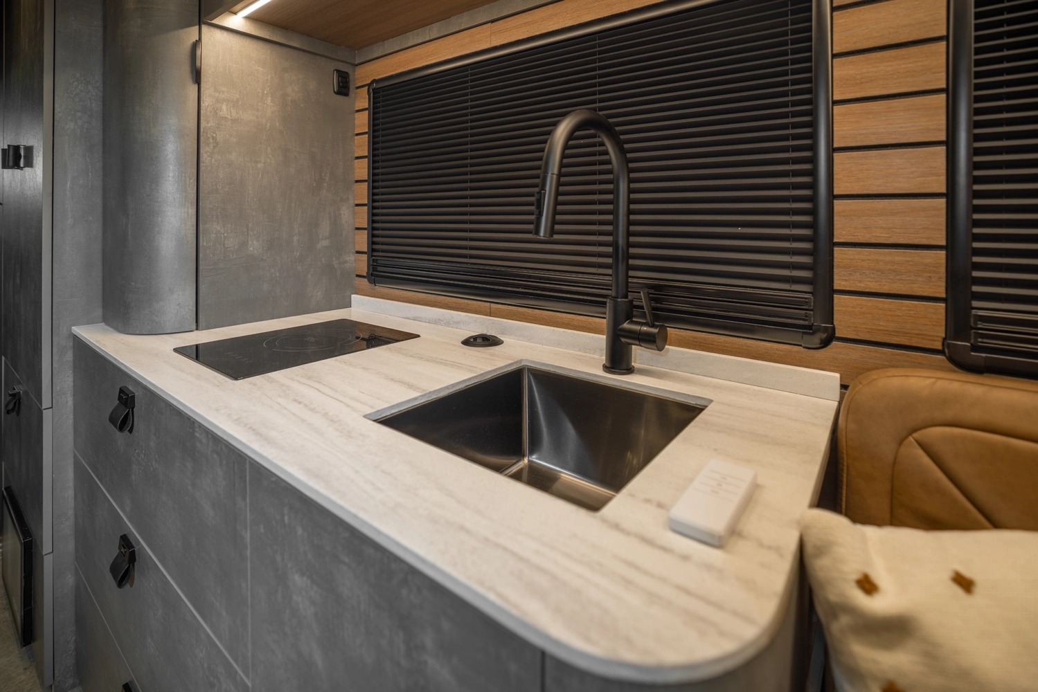 2026 Cm Rvex Electric Camper 04