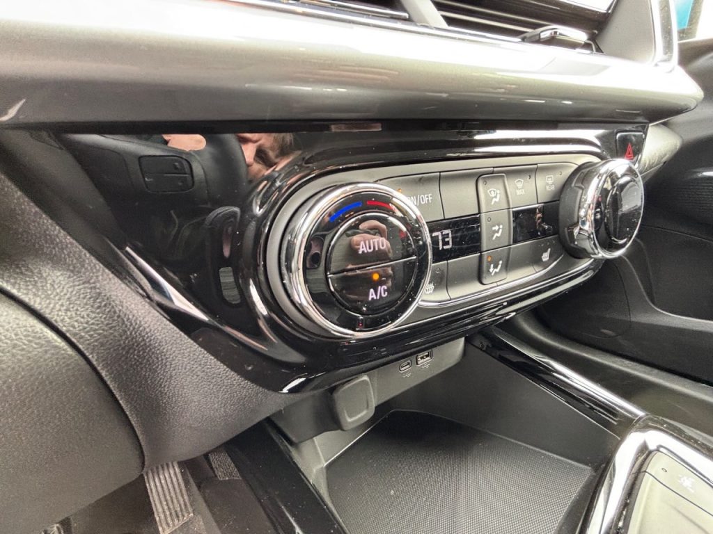 2026 Chevy Trax 14 Large