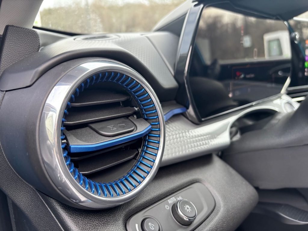 2026 Chevy Trax 16 Large