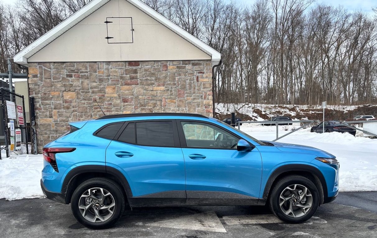2026 Chevy Trax 8 Large