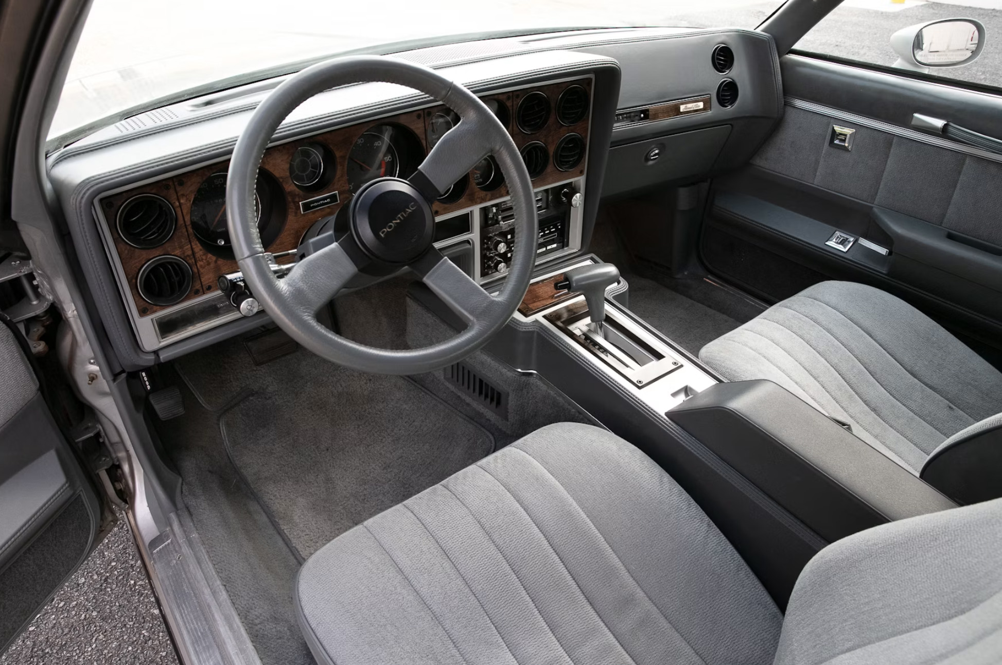 2+2 Interior 5 20