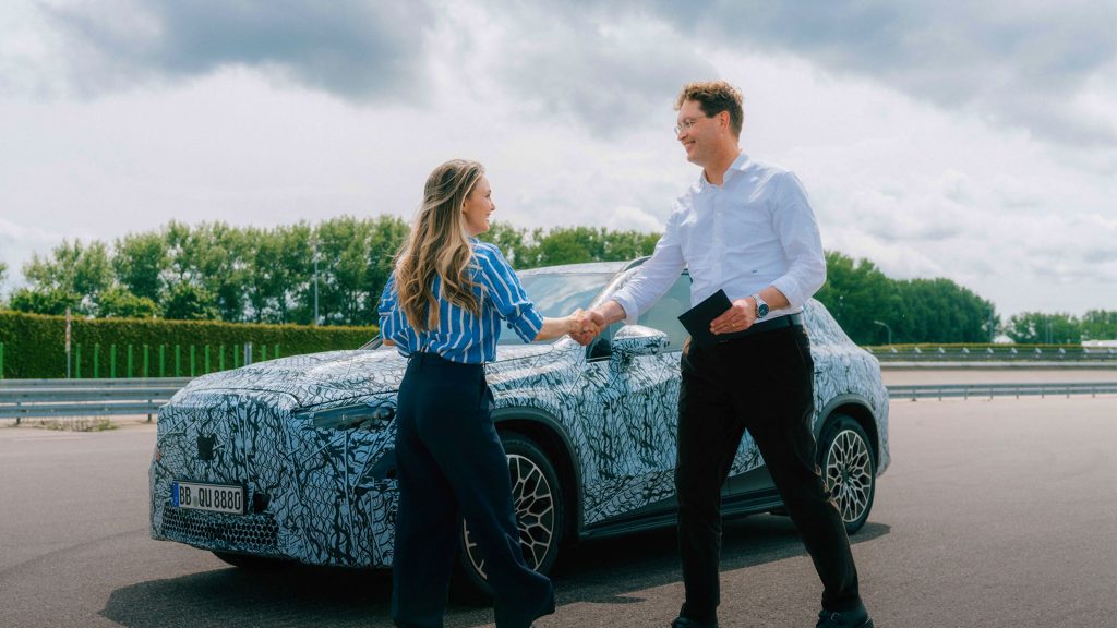 Mercedes Benz Ceo Ola Källenius Testet Den Neuen Elektrischen Glc Mit Fünf Challenges Mercedes Benz Ceo Ola Källenius Tests The All New Electric Glc, With Five Challenges