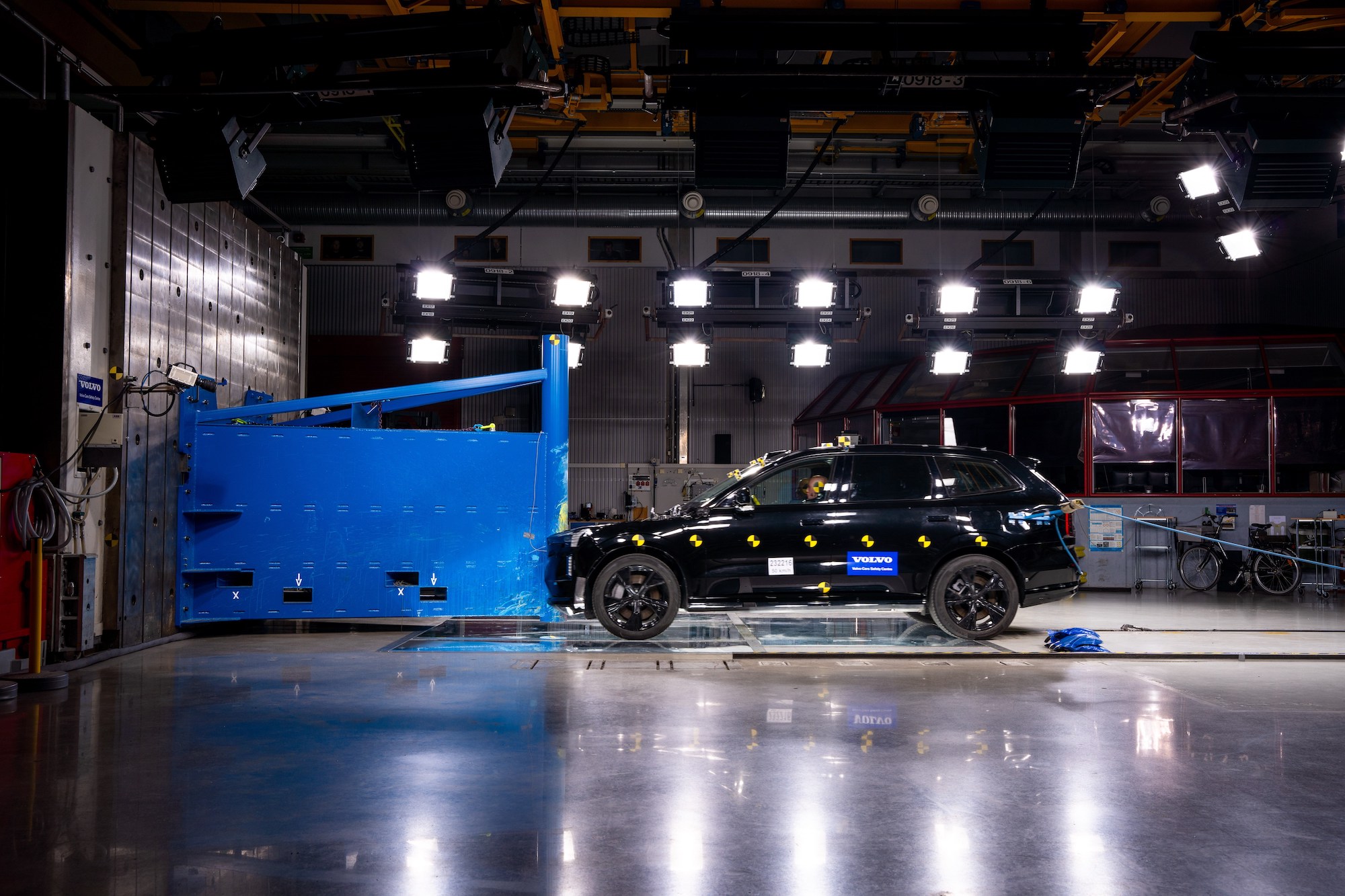 Volvo Ex90 Crash Test Pole Test