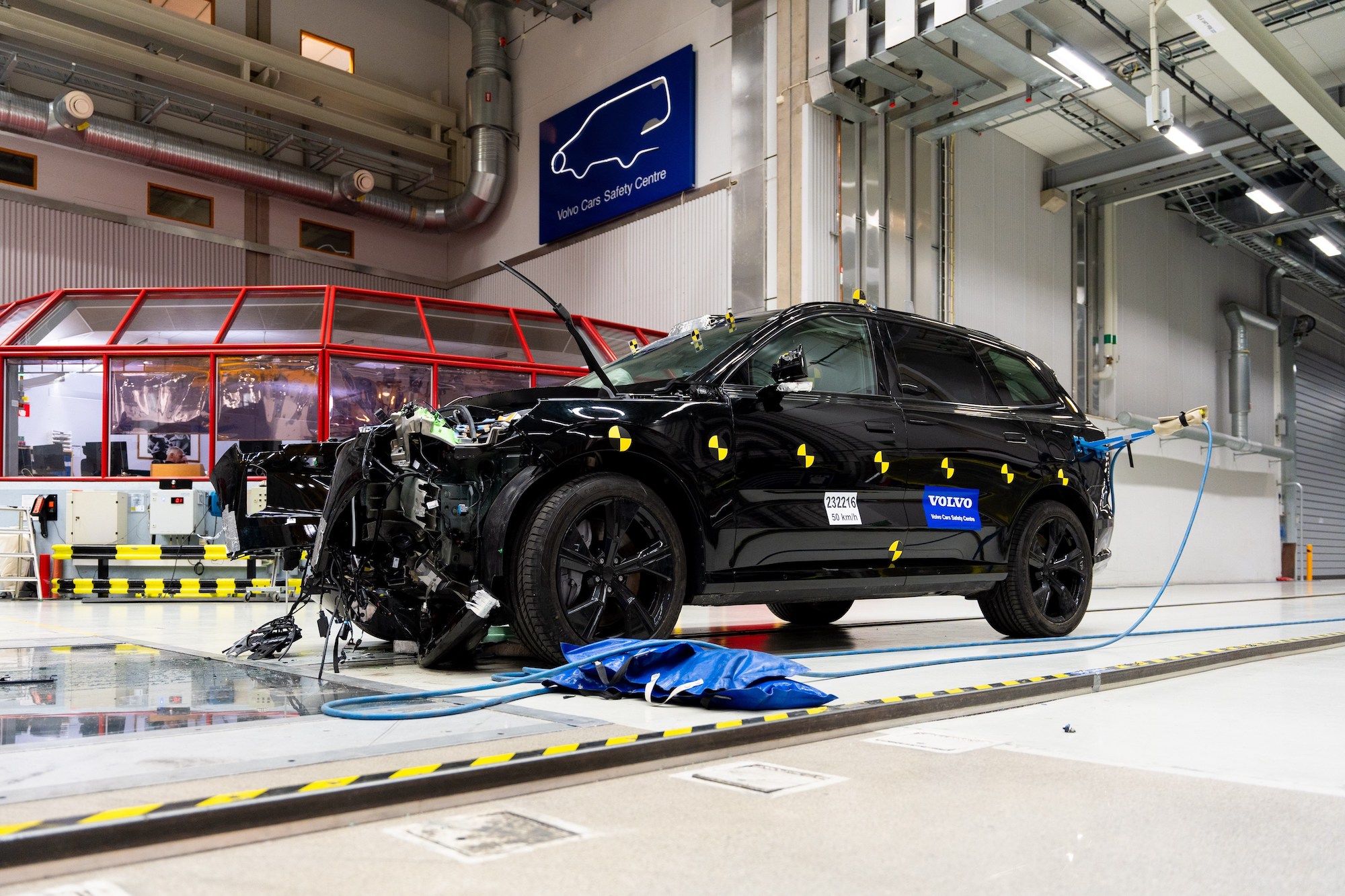 Volvo Ex90 Crash Test Pole Test