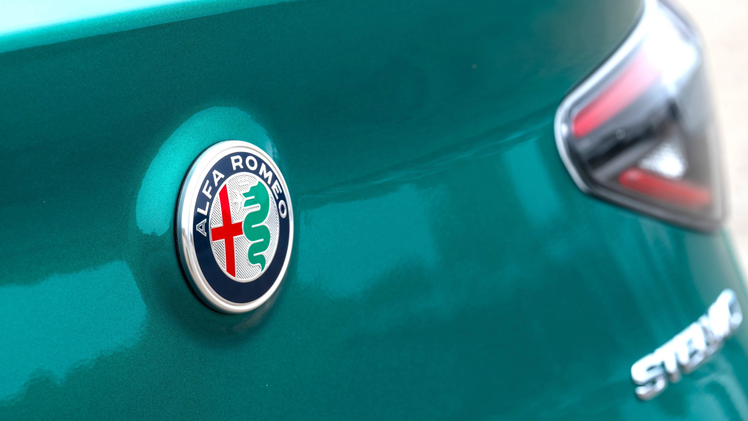 2025 Alfa Romeo Stelvio Intensa