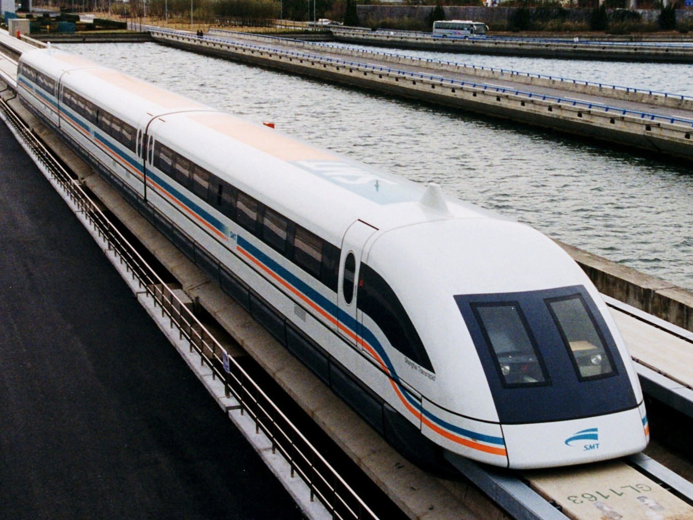 A Maglev Train Coming Out, Pudon