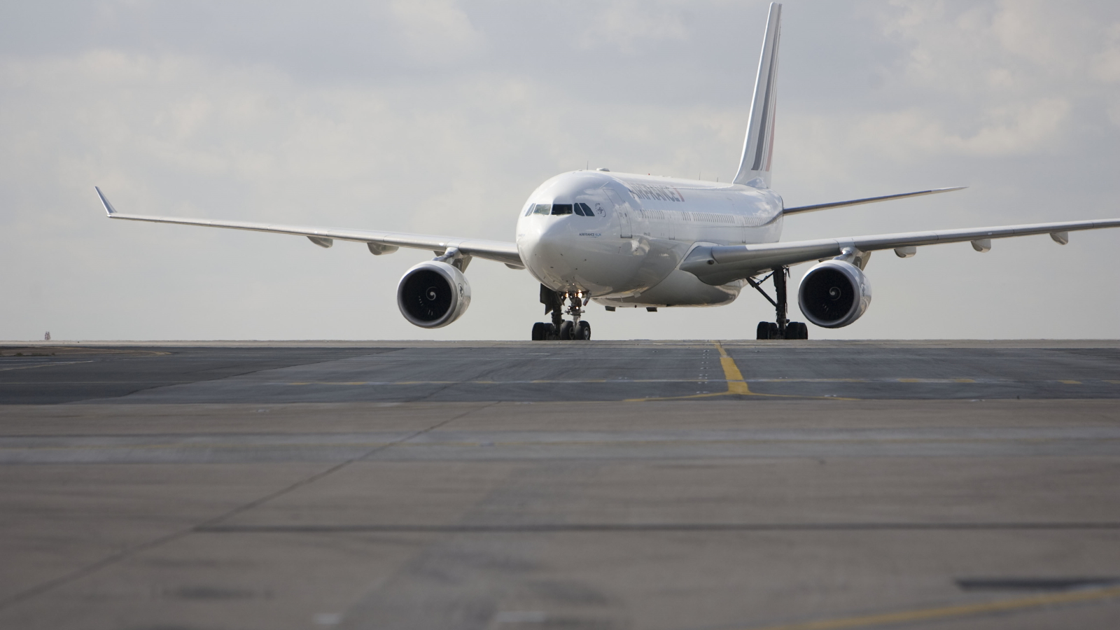 Two Pilots Reportedly Threw Hands Aboard An Air France Flight  Raising Some Serious Safety Concerns - 6