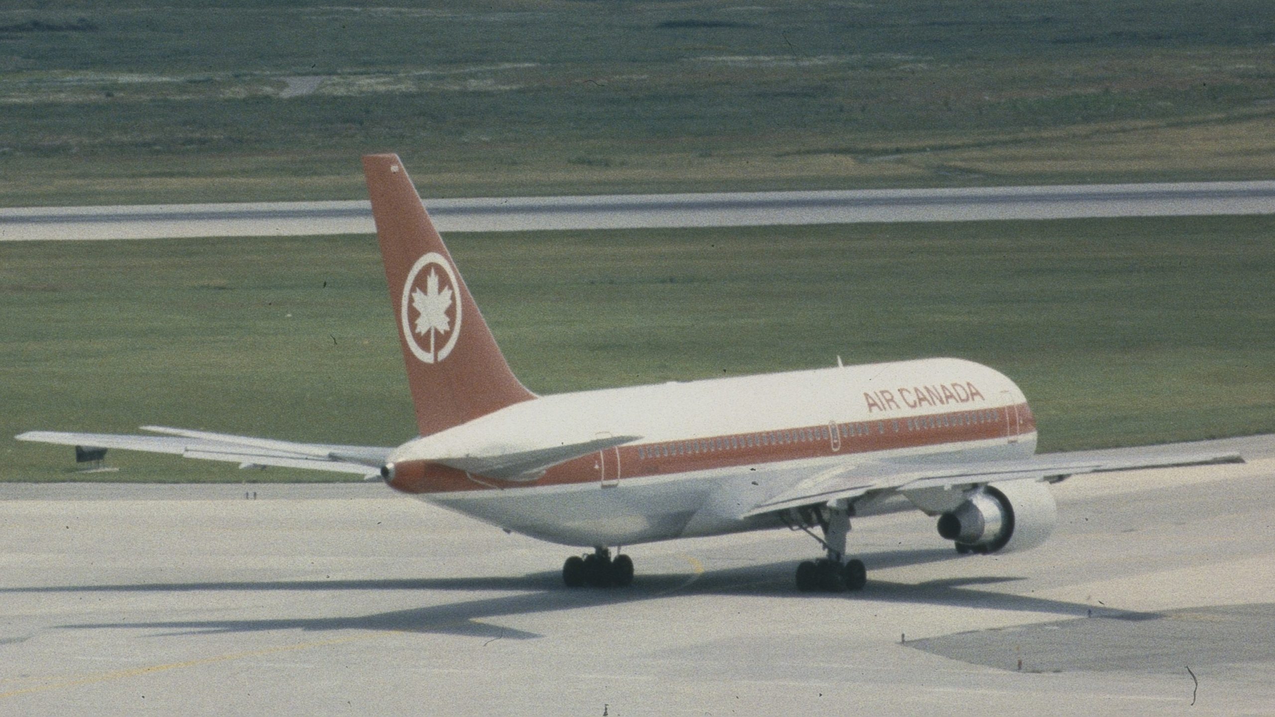 C Gaun 604 Boeing 767 233 Air Ca