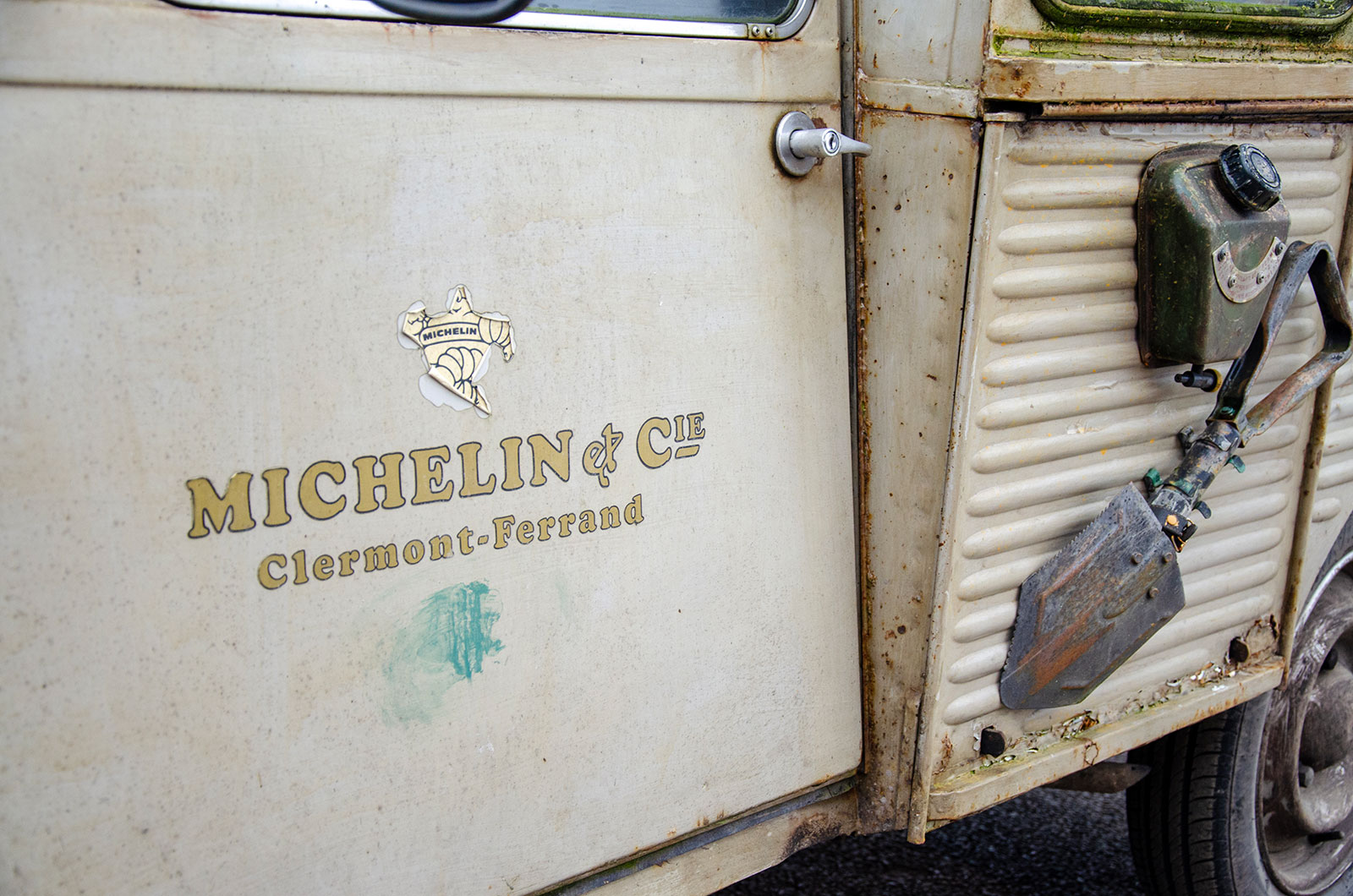 The door of a Citroen AK350