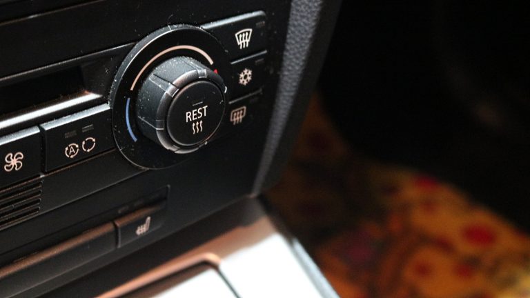 The REST button on a 2006 BMW 325i