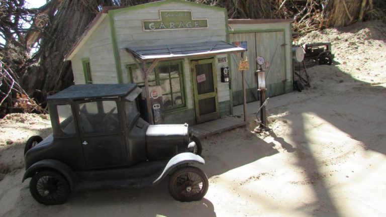 Meet The Adults Who Build Miniature Worlds So Their Meticulously ...