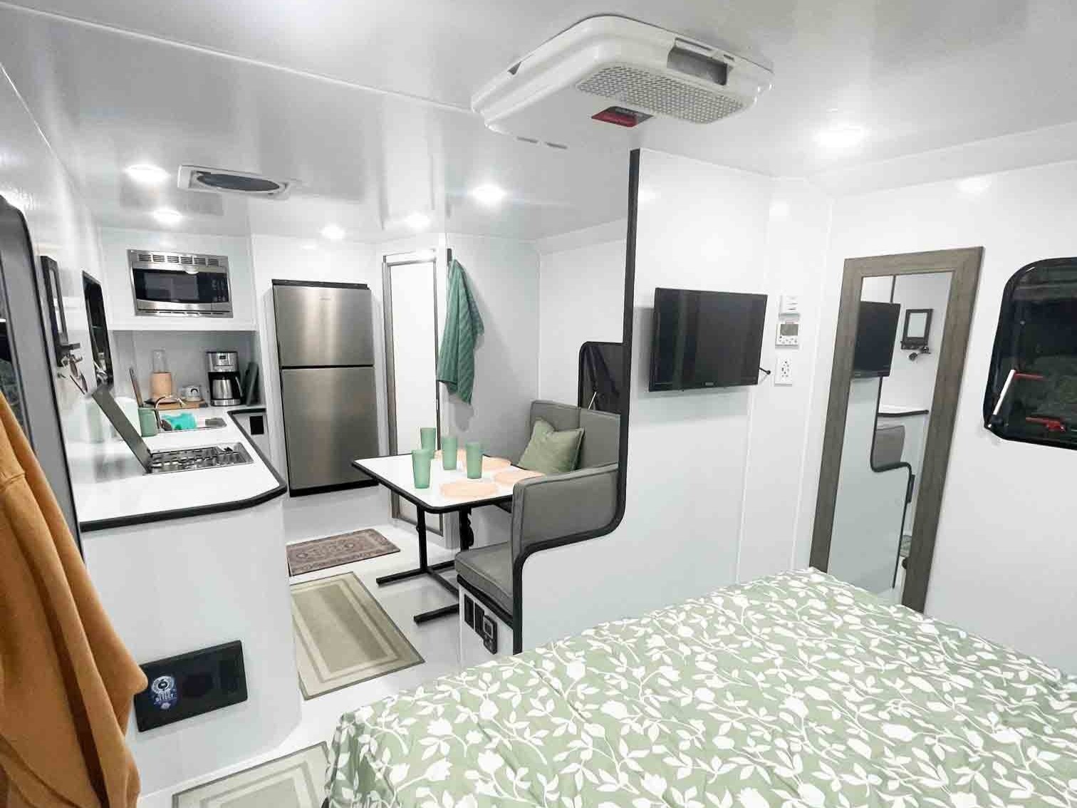 Interior 18