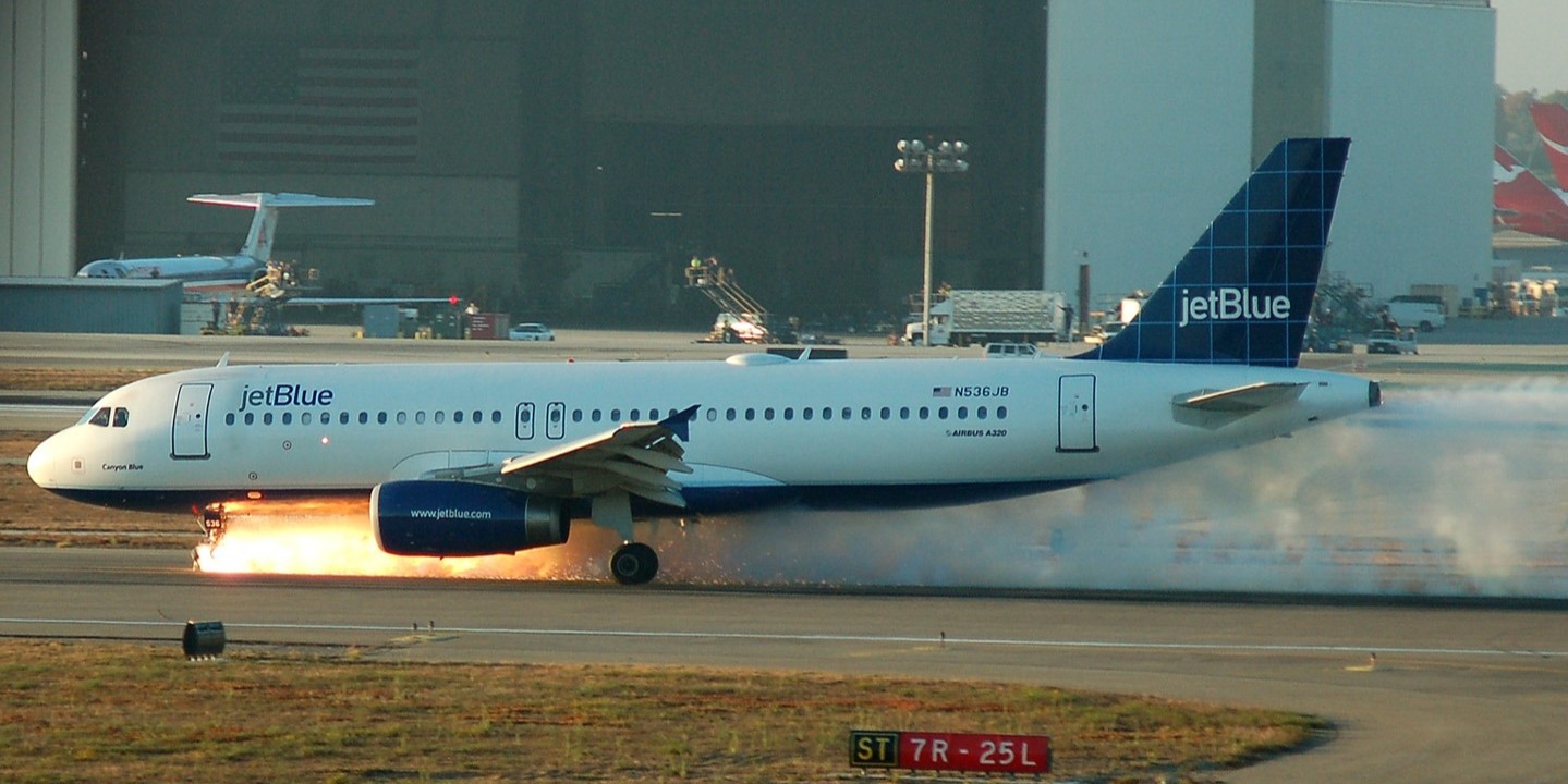 Jetblue292landingsparks
