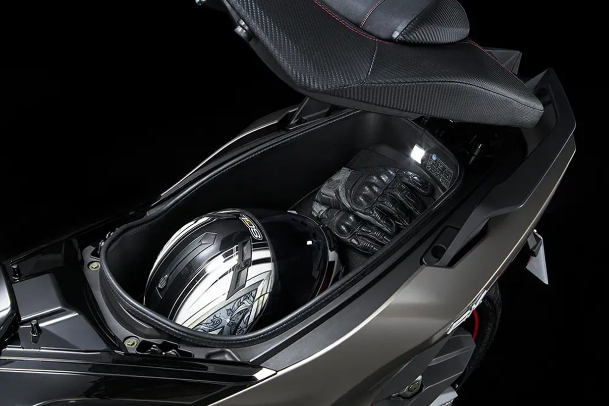 Kymco Ak 550 Premium 31