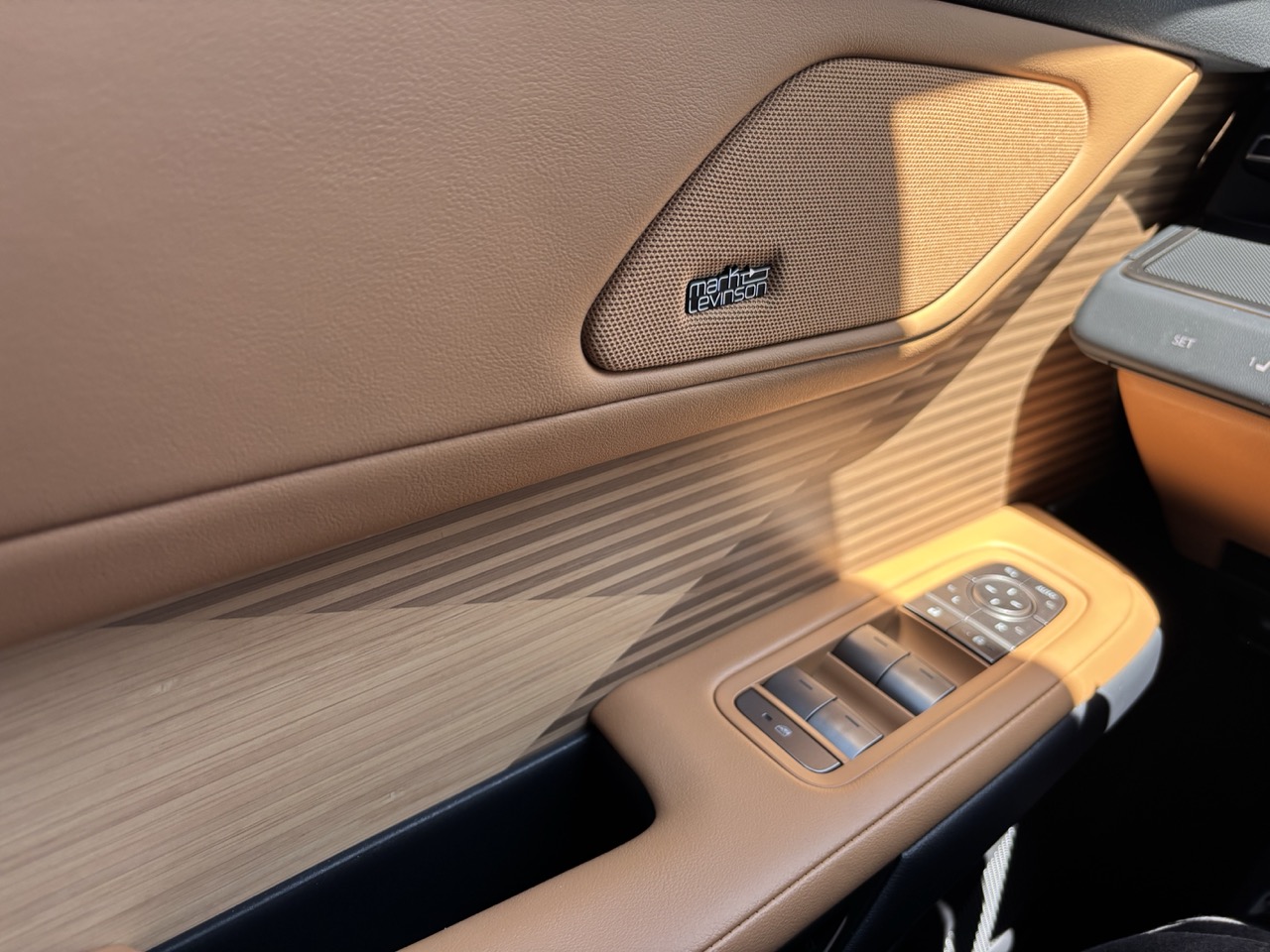 Lexuses 48