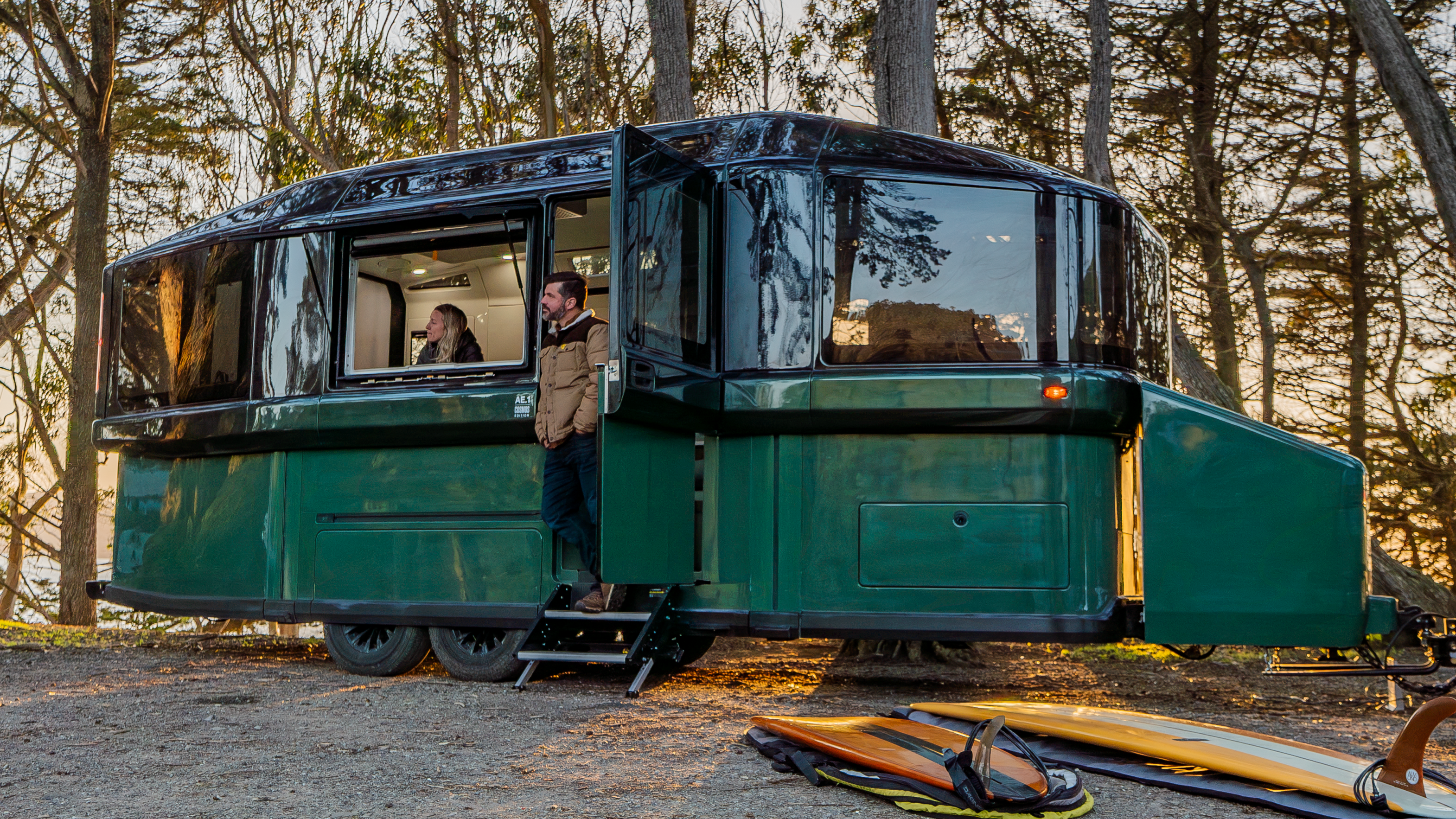 Lightship® Ae.1™ Cosmos Lifestyle Exterior In Timberline
