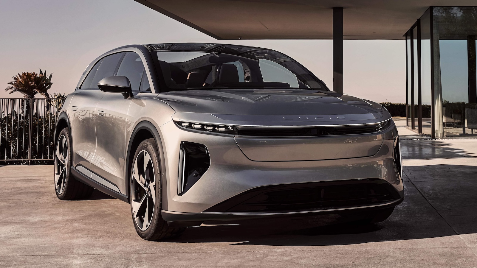 Lucid Gravity 2025 Front Three Quarter