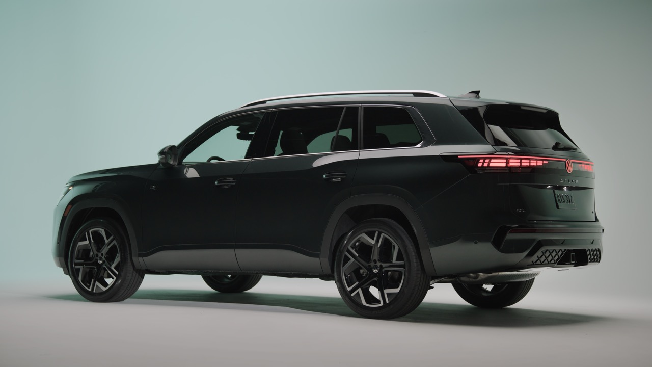 My27 Atlas R Line Sacramentogreen 8112studios Still005 Large