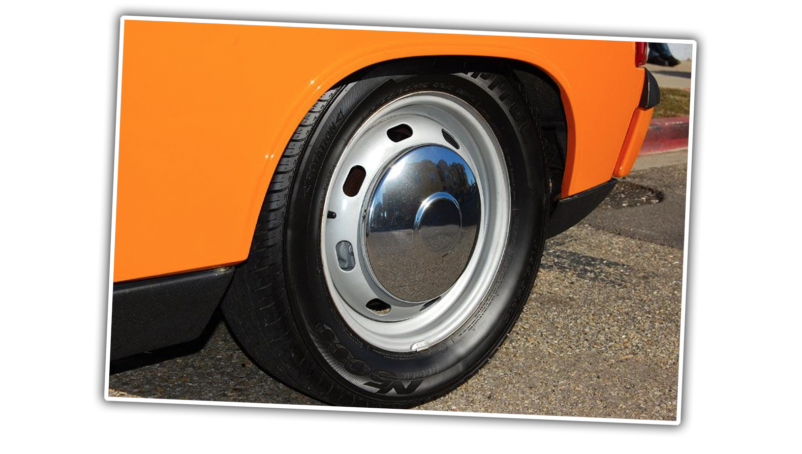 Beetle hubcaps with no emblem on the Porsche 914