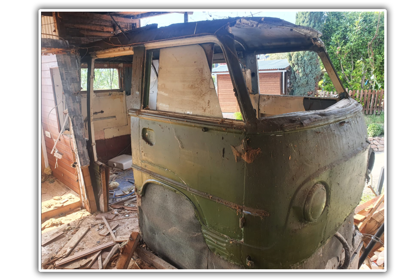 Family Remodeling Its Vacation House Discovers That Their Bathroom Was Built Inside Of An Old Ford Van - 59