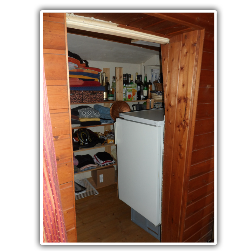 Family Remodeling Its Vacation House Discovers That Their Bathroom Was Built Inside Of An Old Ford Van - 90