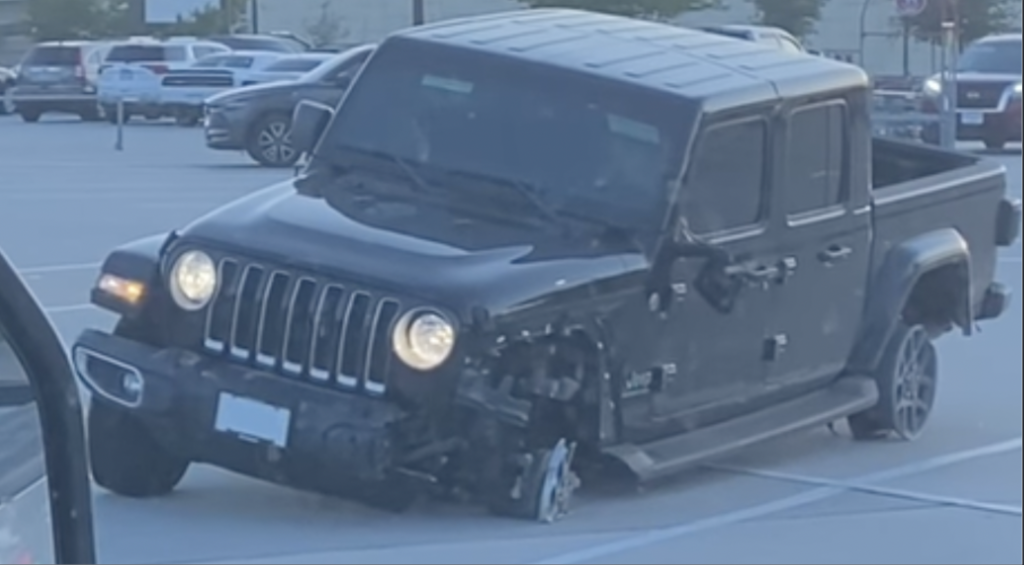This Video Of A Jeep Gladiator Driving Down A Highway Without Left