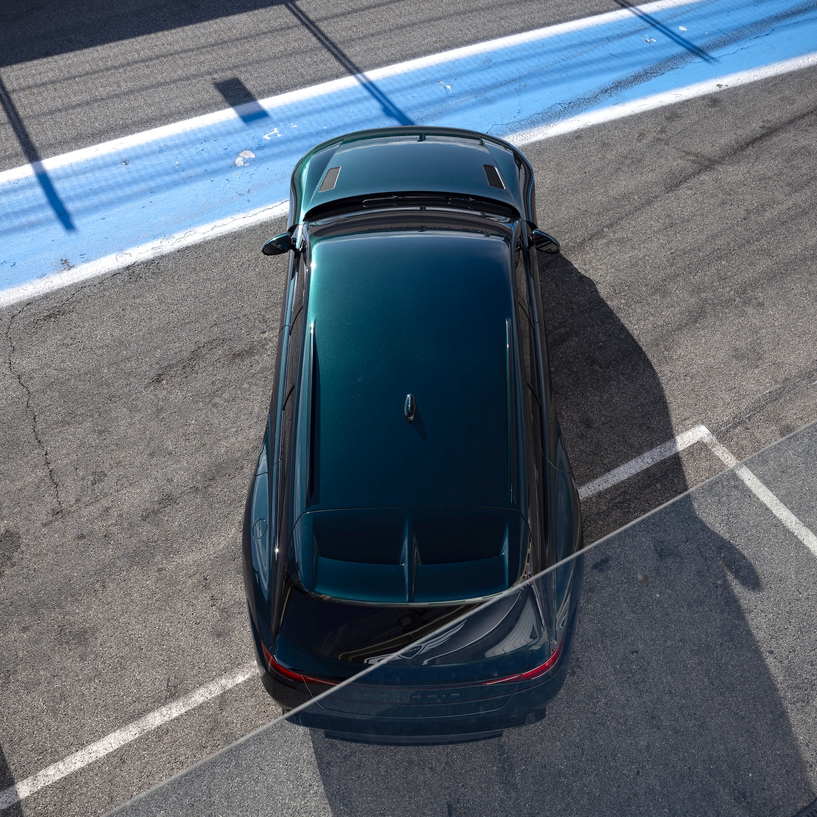 Genesis G90 Wingback