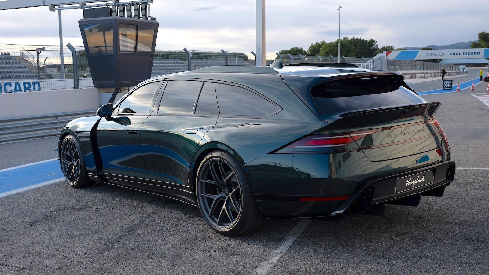 Genesis G90 Wingback