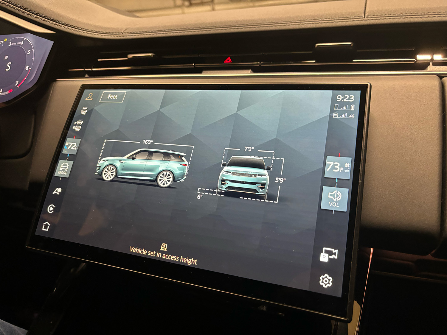 The 2024 Range Rover Sport Dynamic SE Is The Perfect Range Rover For