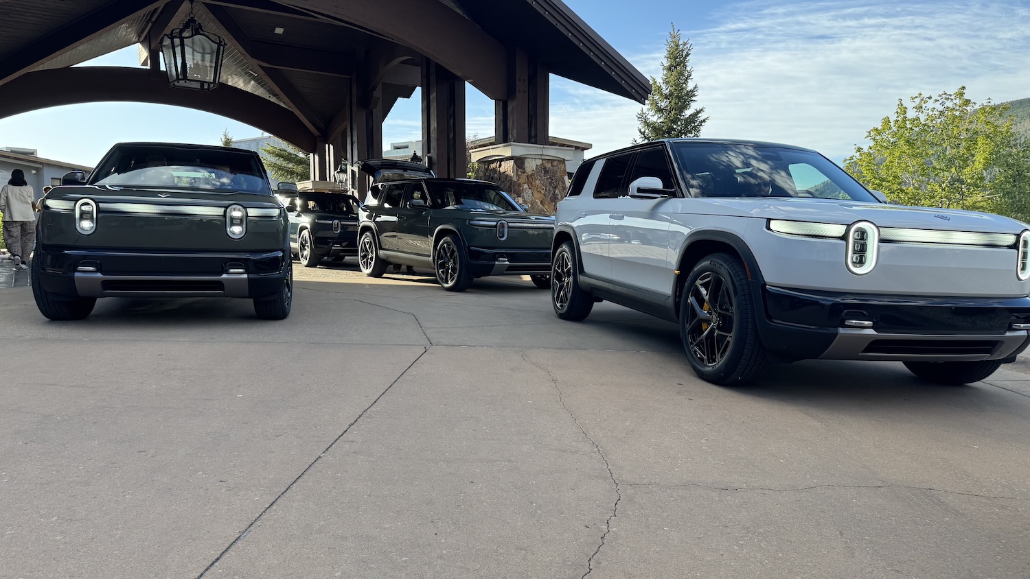 Rivian R2 7417