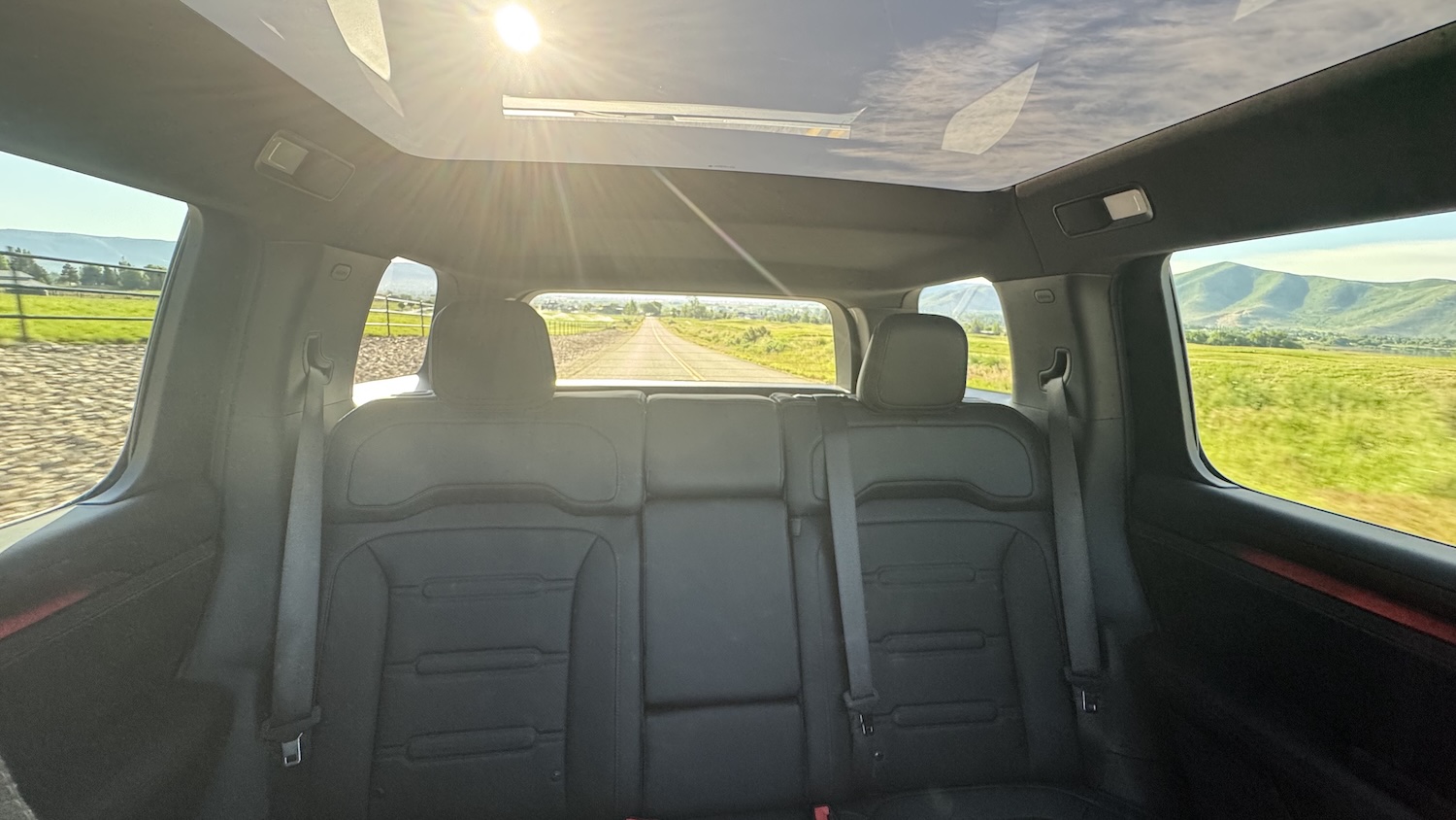 Rivian R2 7425