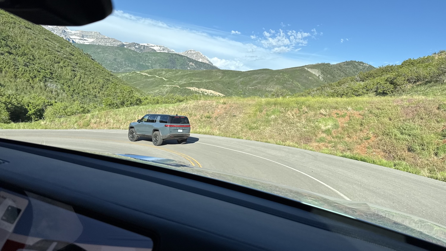 Rivian R2 7437
