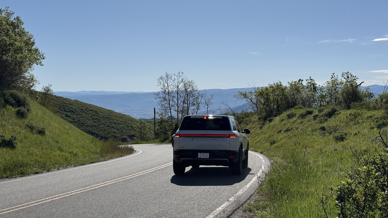 Rivian R2 7476