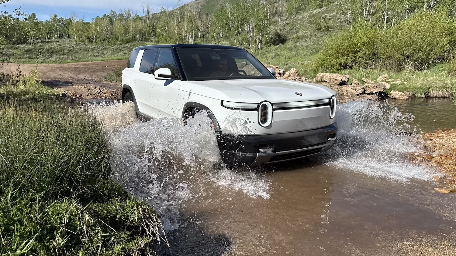Rivian R2 7504