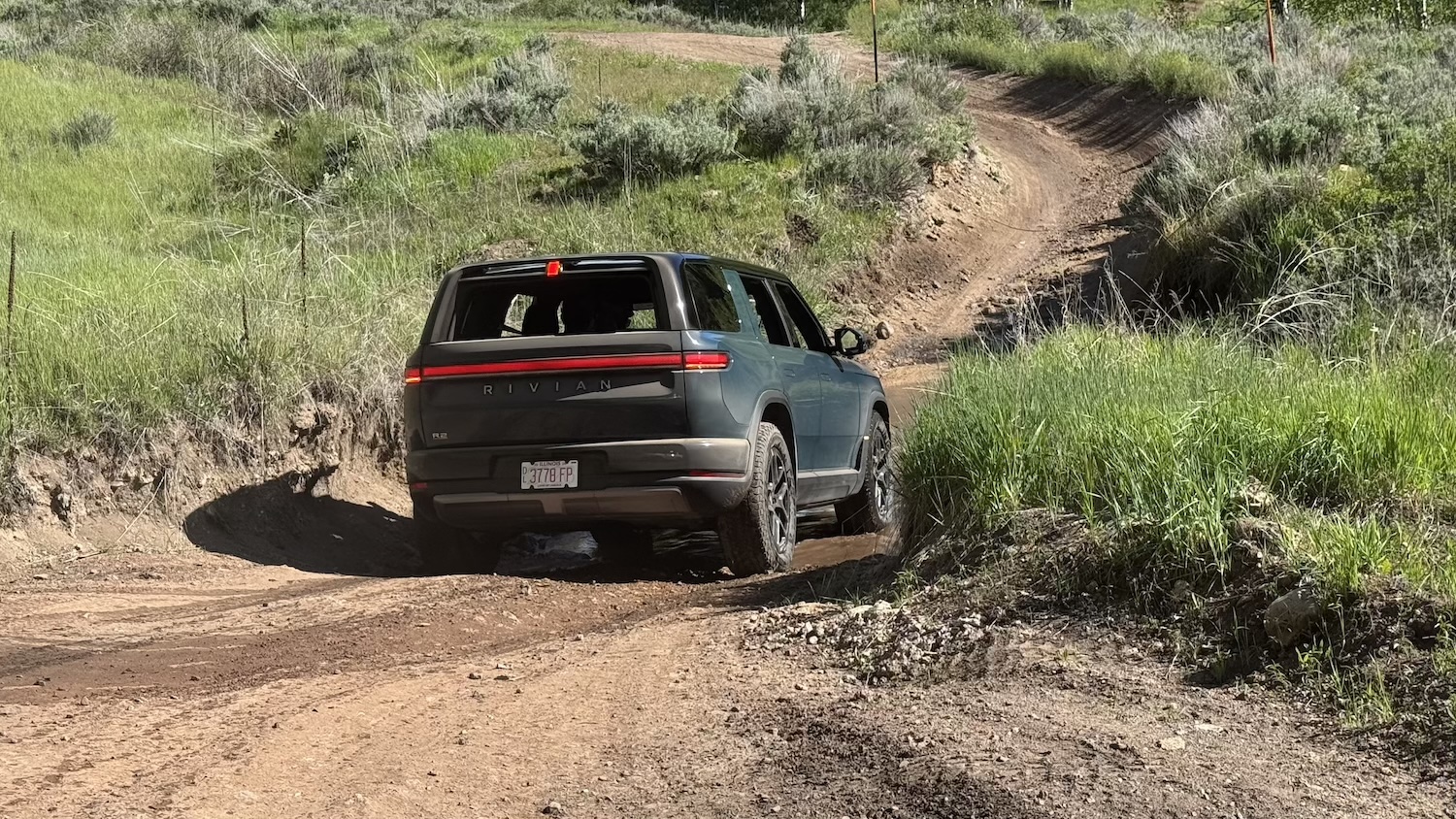 Rivian R2 7512
