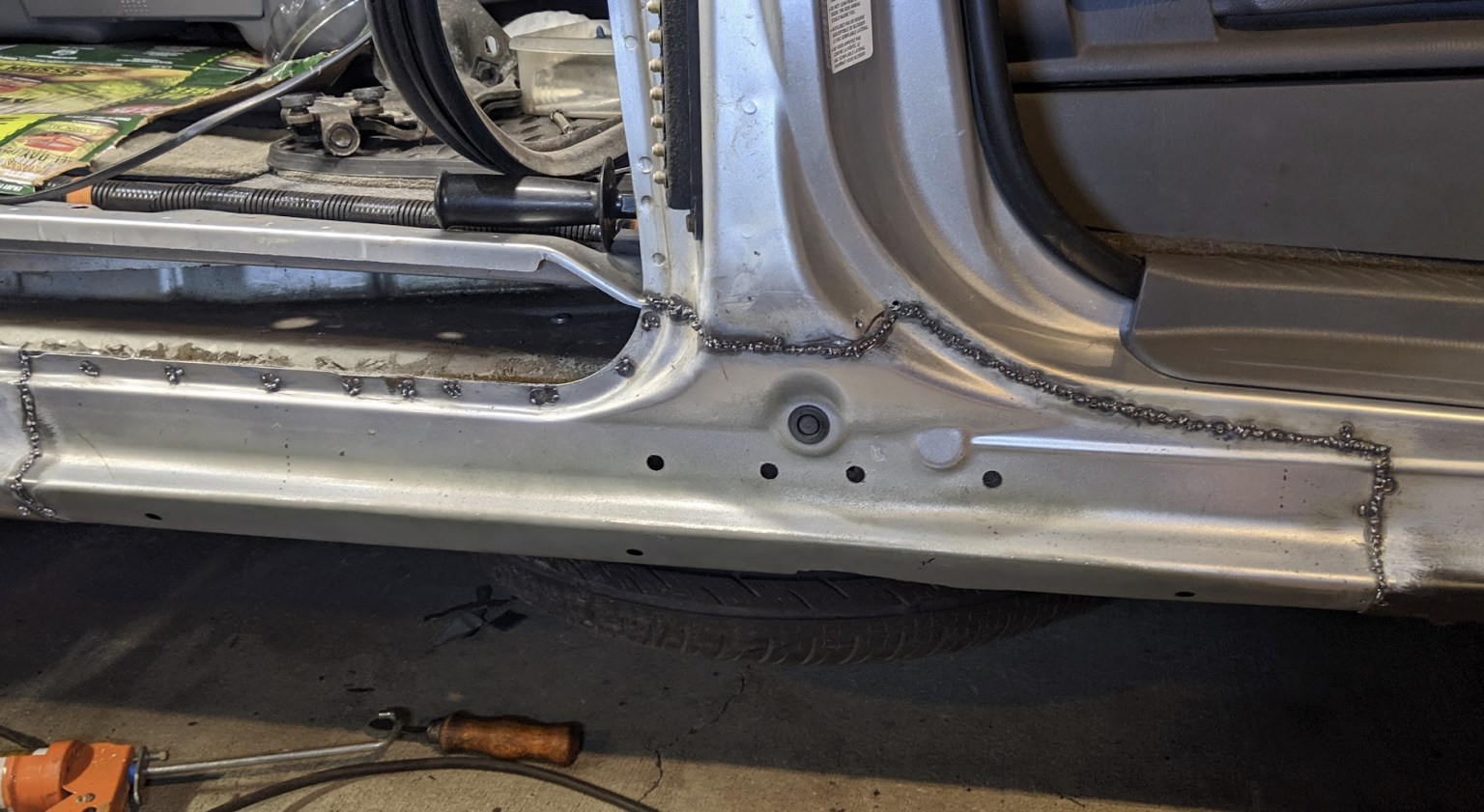 Man Buys Most Reliable Minivan Ever, Takes Annual Photos Of His