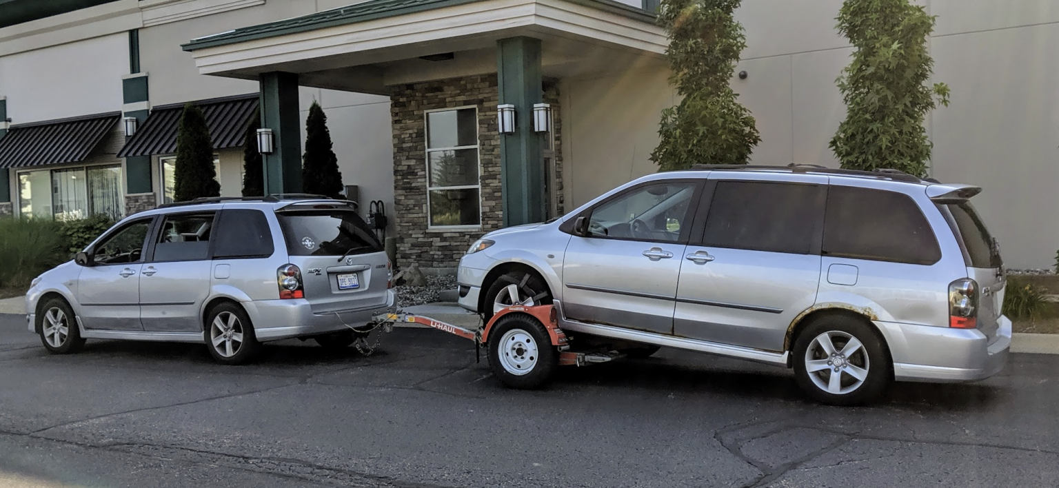 Man Buys Most Reliable Minivan Ever, Takes Annual Photos Of His Children Growing Older In It As