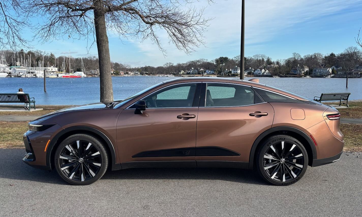 Toyota Crown Platinum 8