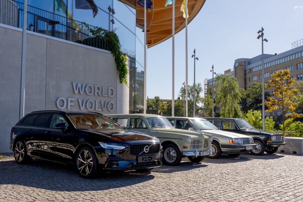 The Final V90 Rolls Off The Line At The Volvo Cars Torslanda Plant.