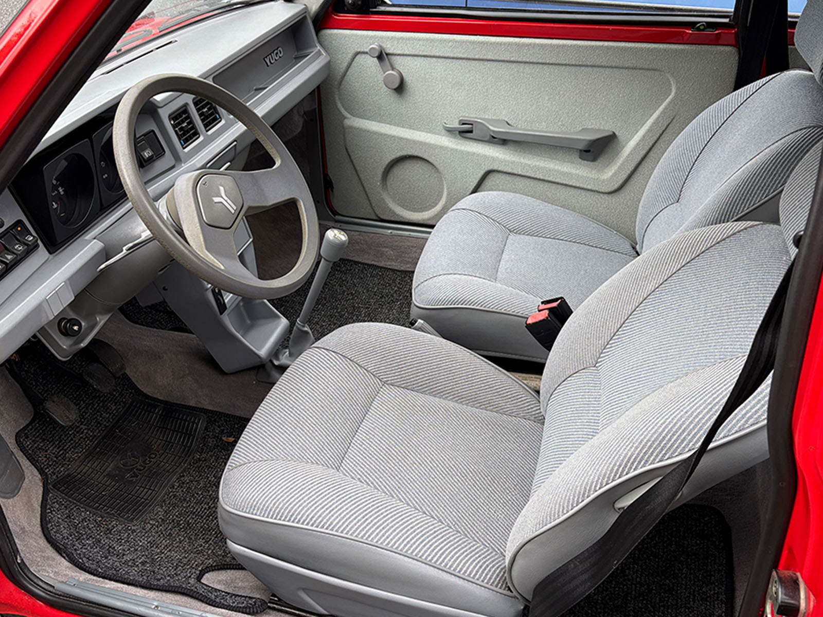 Yugo 45 Interior