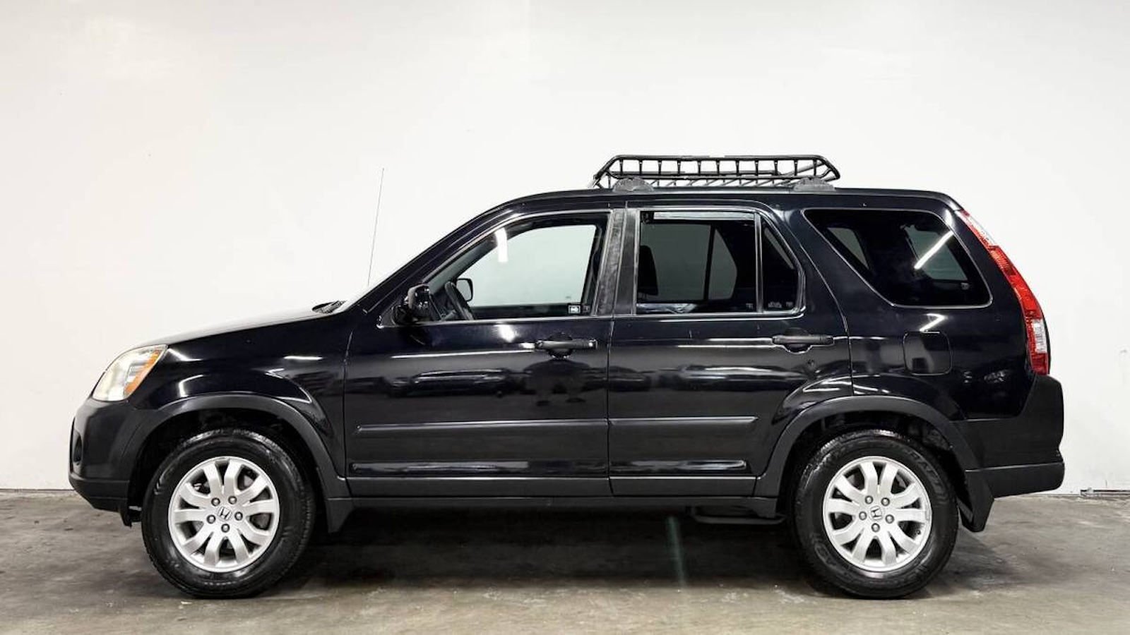Black 2006 Honda CR-V Profile
