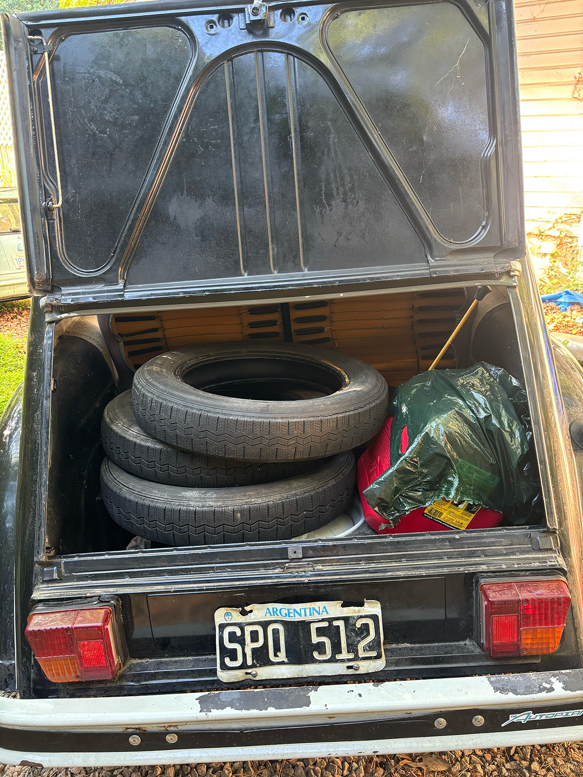 Cs 2cvtires Tirestrunk