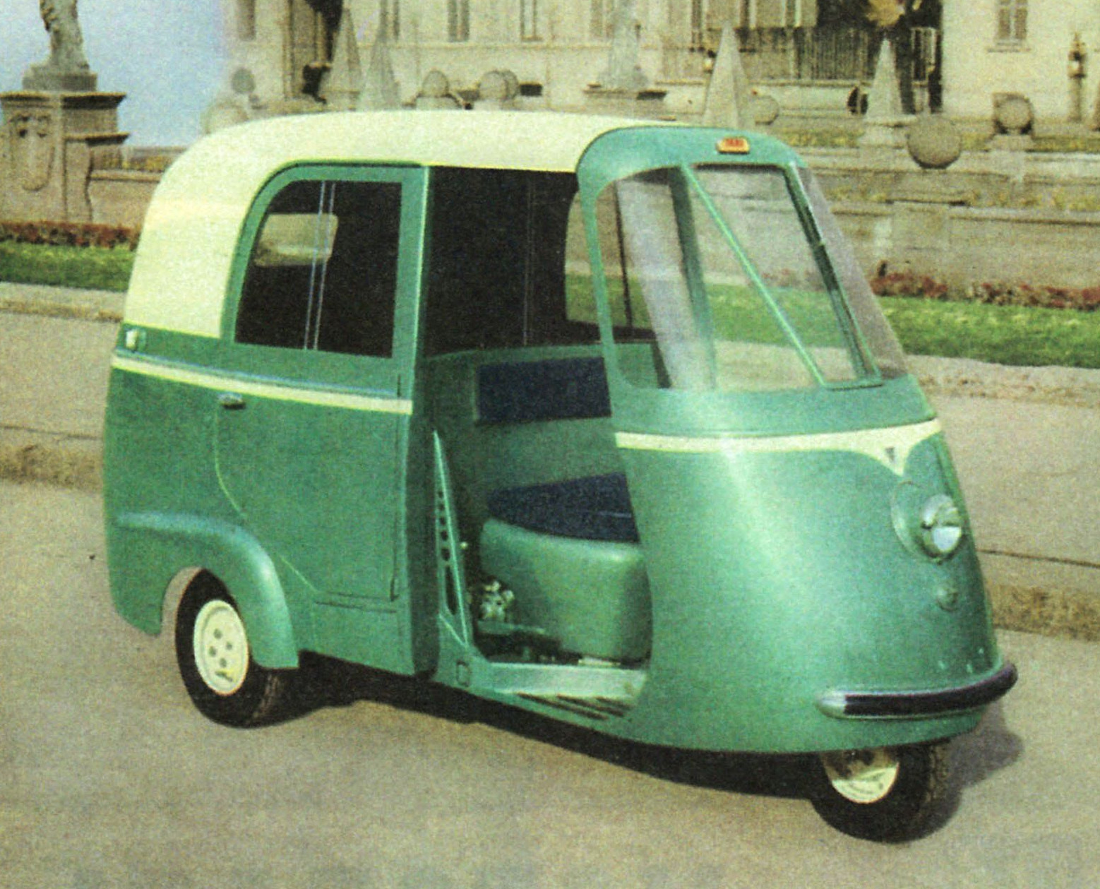 Cs Ape Mototaxi Alone