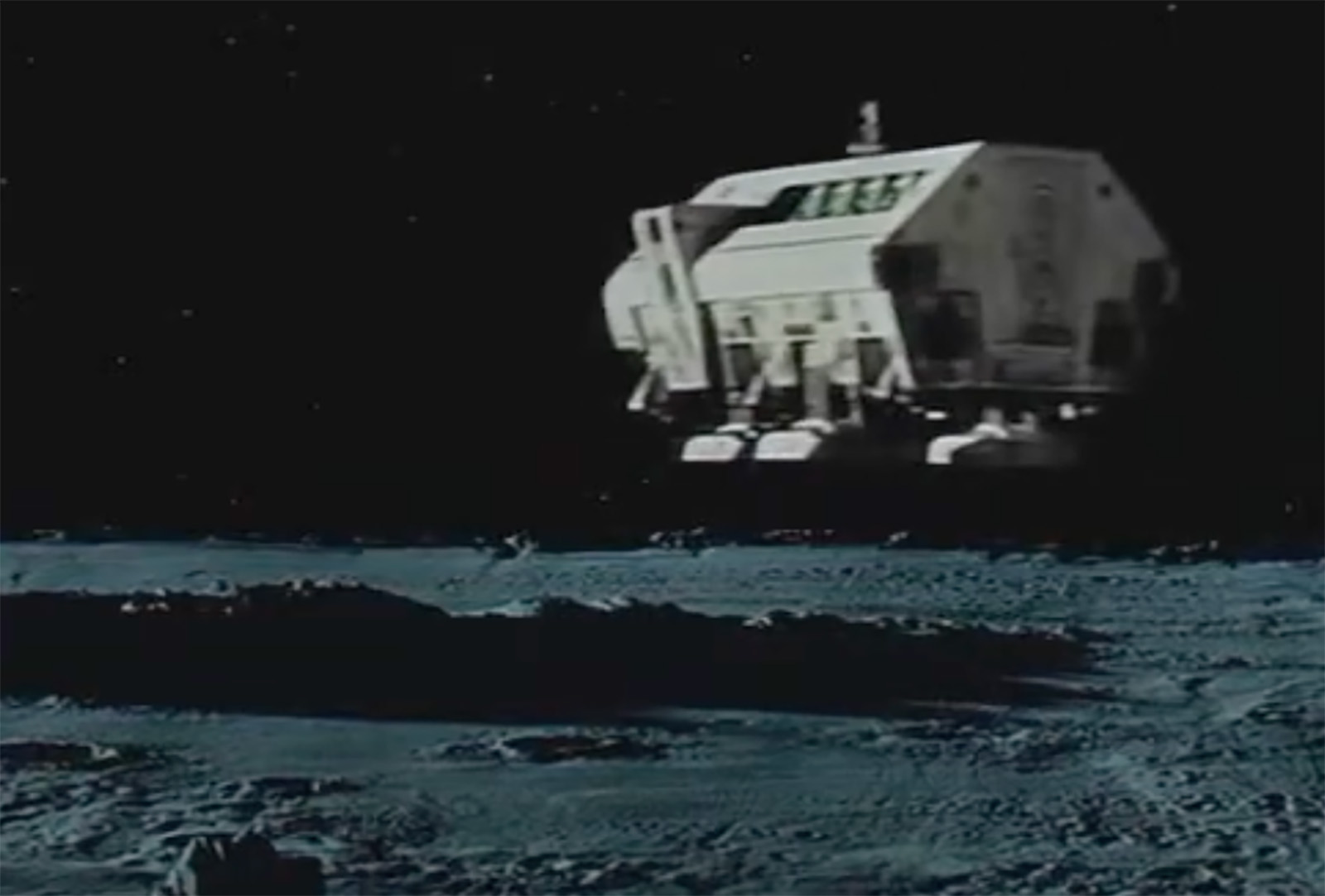 cs_moonbus_rear.jpg